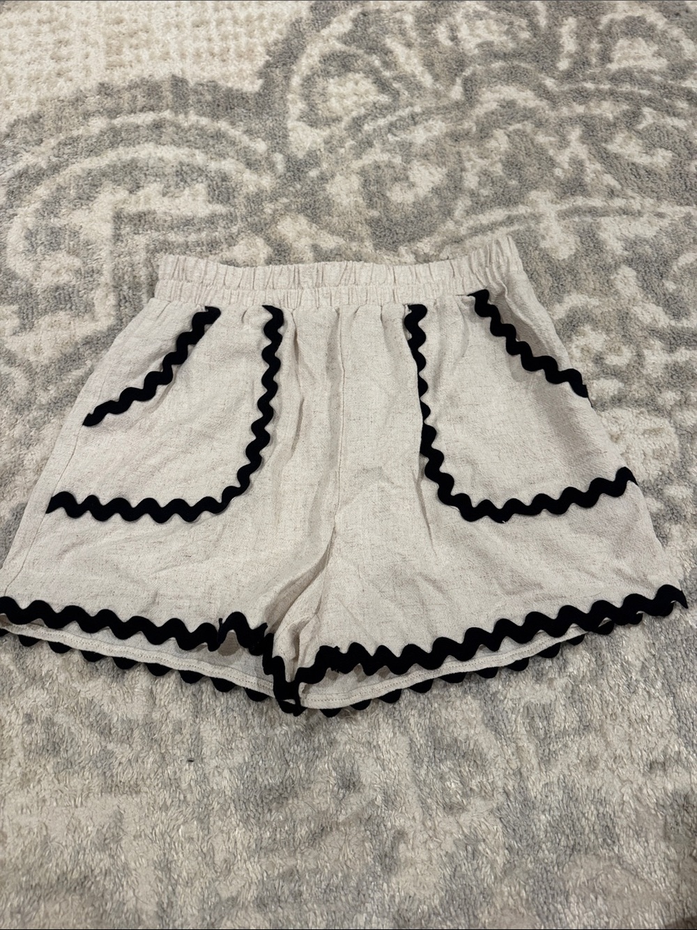 Blu Pepper Cream High-Waist Shorts with Black Ric-Rac Trim